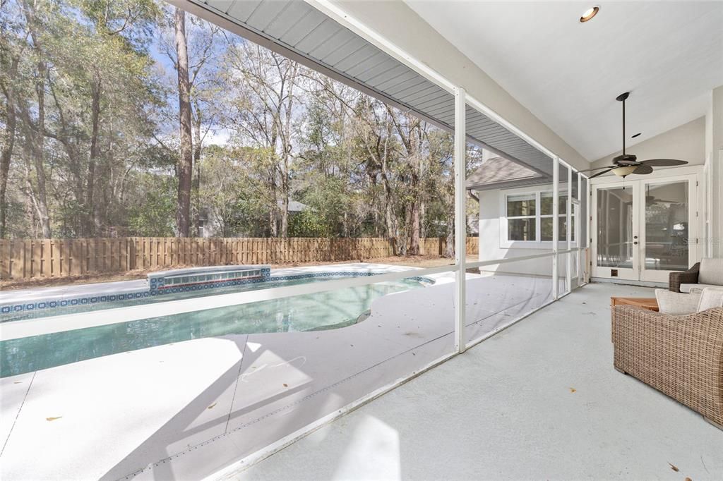 Activo con contrato: $559,000 (4 camas, 2 baños, 2330 Pies cuadrados)