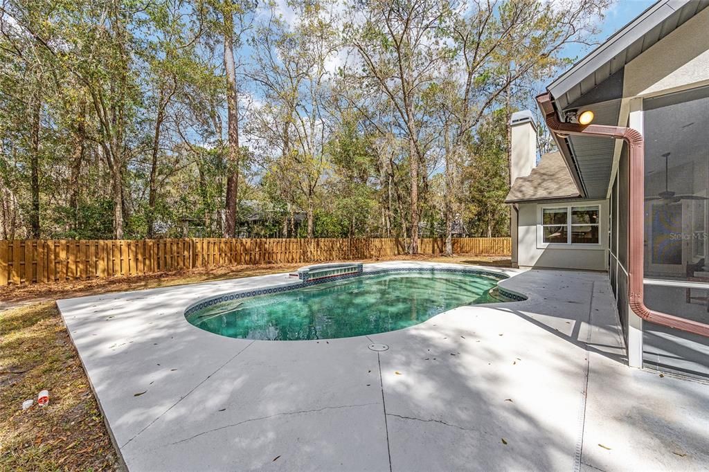 Activo con contrato: $559,000 (4 camas, 2 baños, 2330 Pies cuadrados)