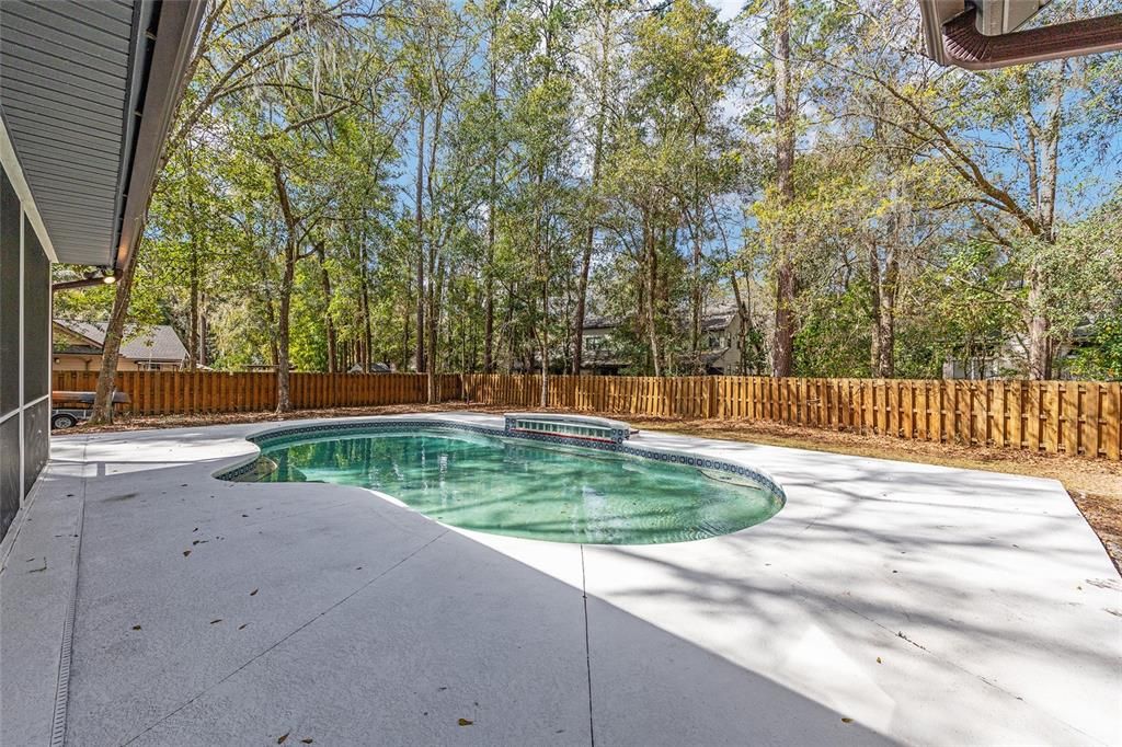 Activo con contrato: $559,000 (4 camas, 2 baños, 2330 Pies cuadrados)