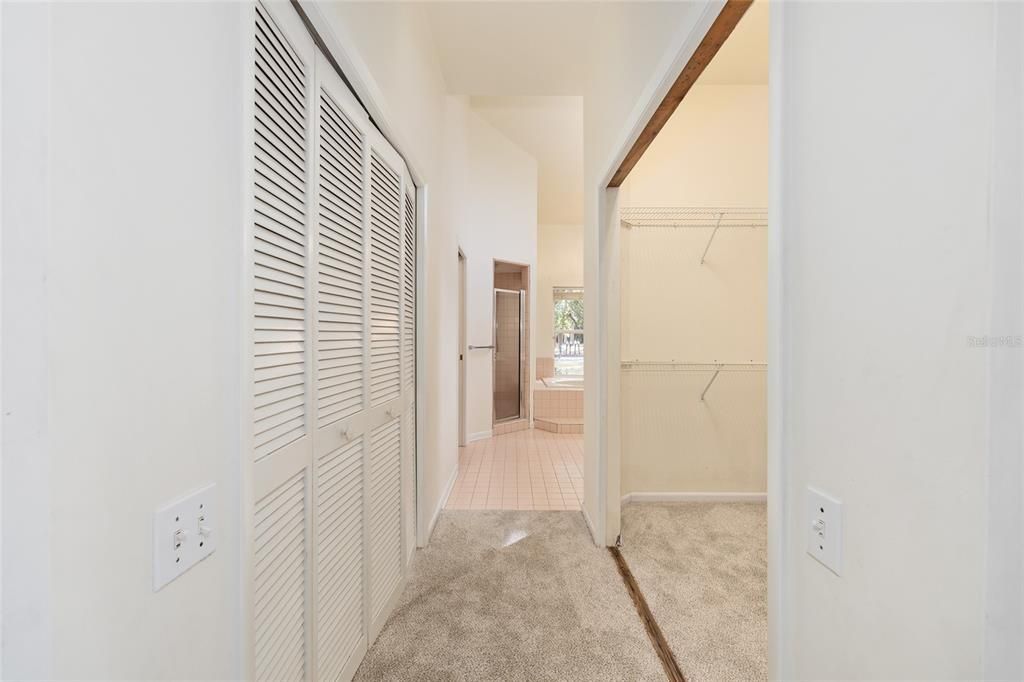 Activo con contrato: $559,000 (4 camas, 2 baños, 2330 Pies cuadrados)