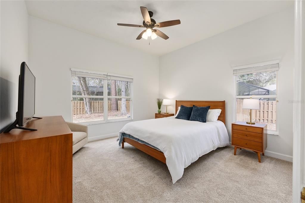 Activo con contrato: $559,000 (4 camas, 2 baños, 2330 Pies cuadrados)