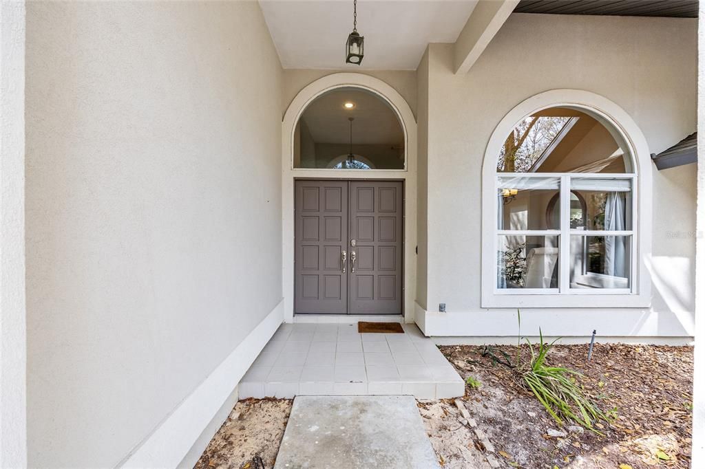 Activo con contrato: $559,000 (4 camas, 2 baños, 2330 Pies cuadrados)