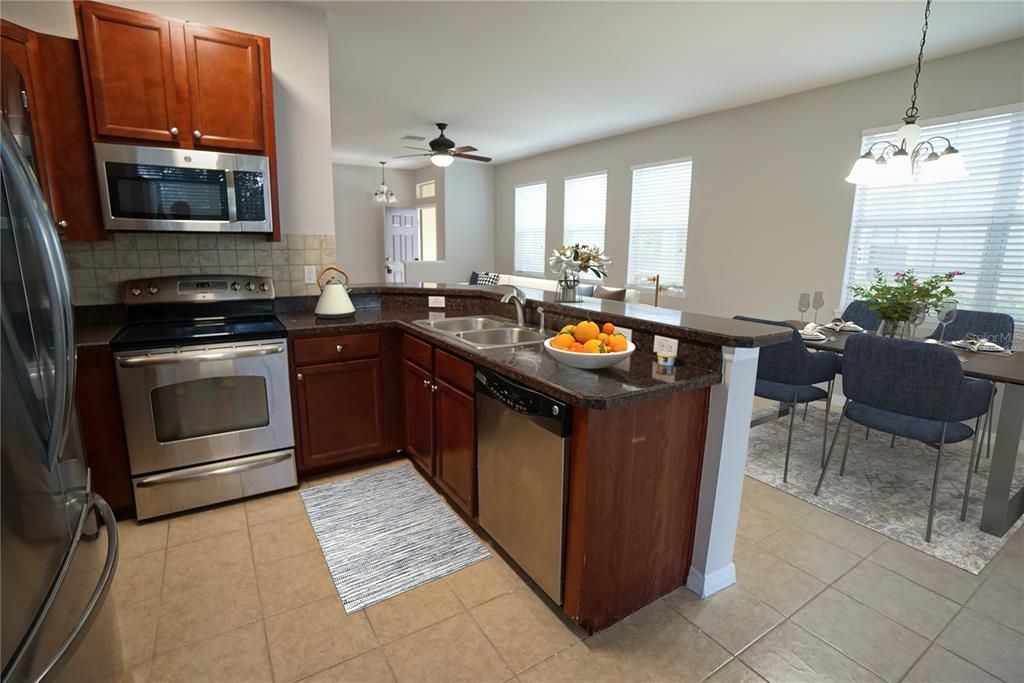 Active With Contract: $1,995 (3 beds, 2 baths, 1626 Square Feet)