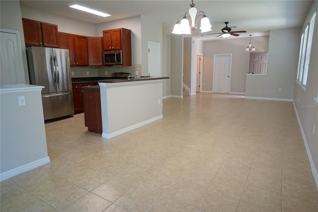 Active With Contract: $1,995 (3 beds, 2 baths, 1626 Square Feet)