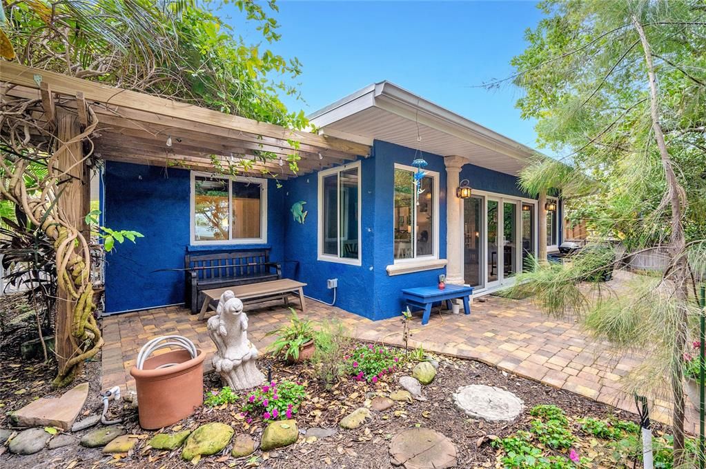 For Sale: $1,325,000 (3 beds, 2 baths, 1540 Square Feet)