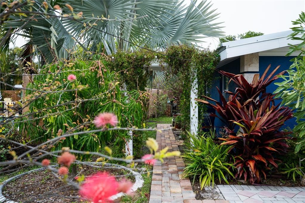 For Sale: $1,325,000 (3 beds, 2 baths, 1540 Square Feet)