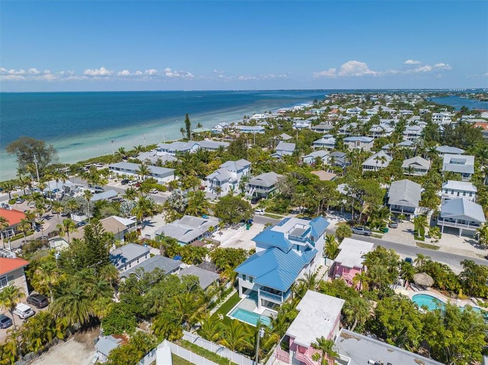 For Sale: $4,050,000 (6 beds, 6 baths, 3165 Square Feet)