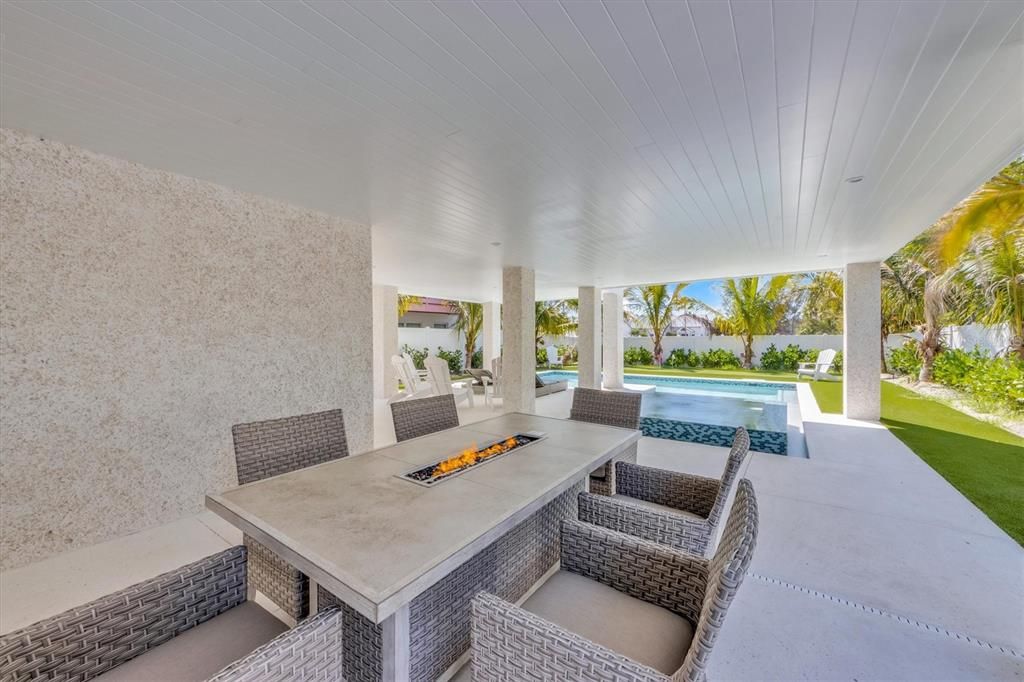 For Sale: $4,050,000 (6 beds, 6 baths, 3165 Square Feet)