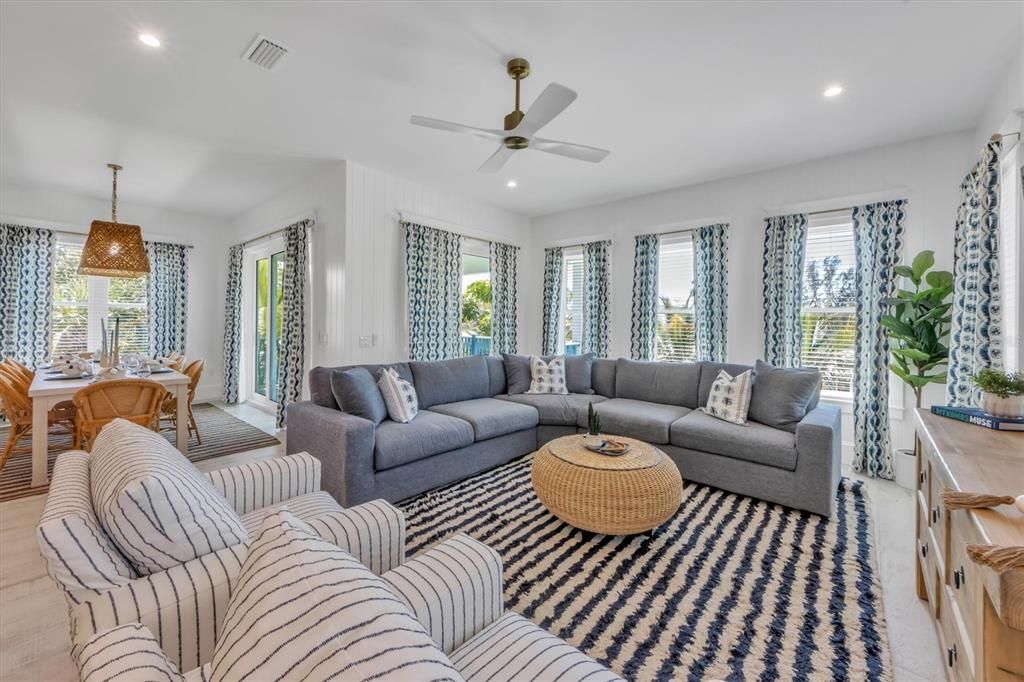 For Sale: $4,050,000 (6 beds, 6 baths, 3165 Square Feet)