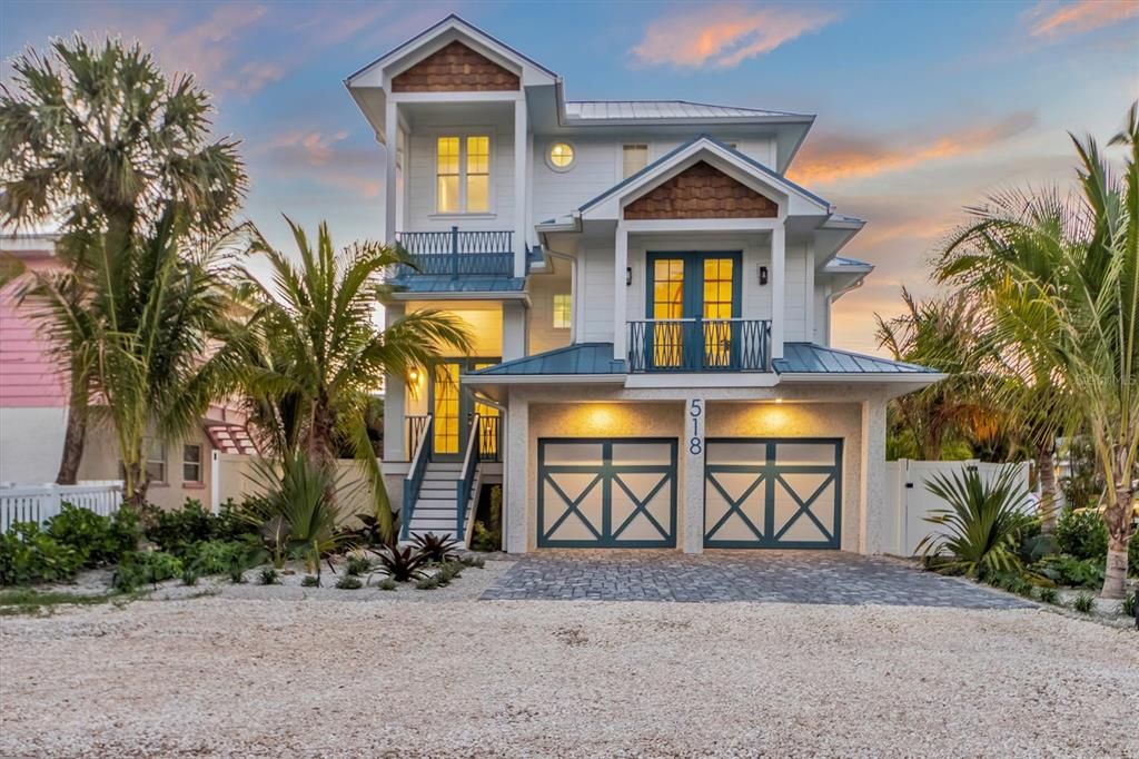 For Sale: $4,050,000 (6 beds, 6 baths, 3165 Square Feet)