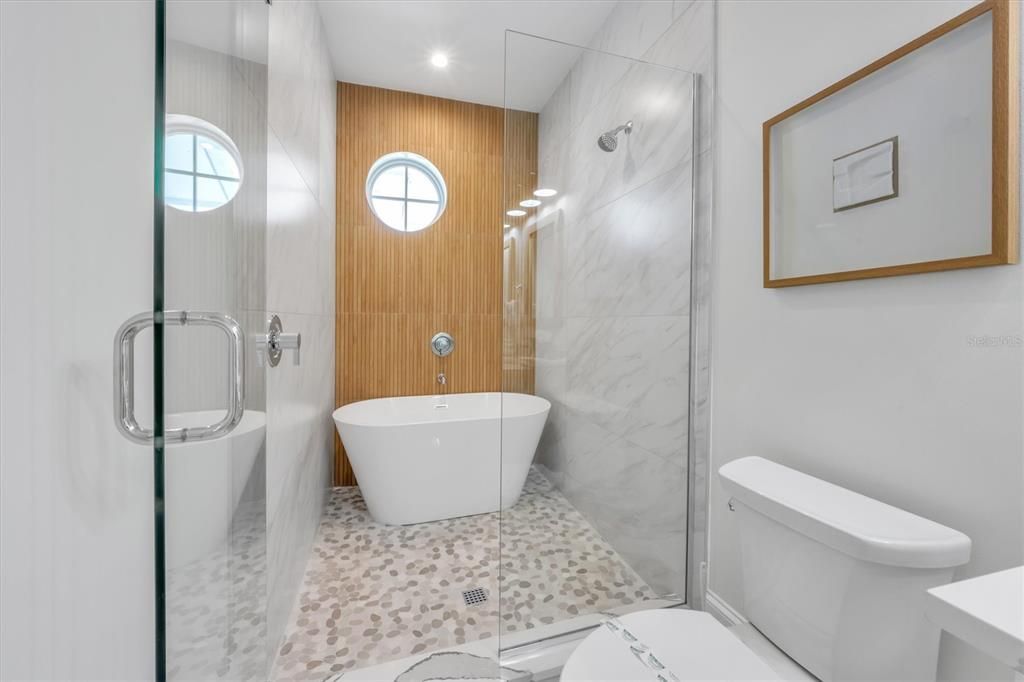 For Sale: $4,050,000 (6 beds, 6 baths, 3165 Square Feet)
