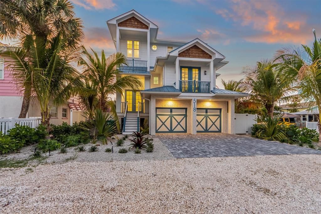 For Sale: $4,050,000 (6 beds, 6 baths, 3165 Square Feet)