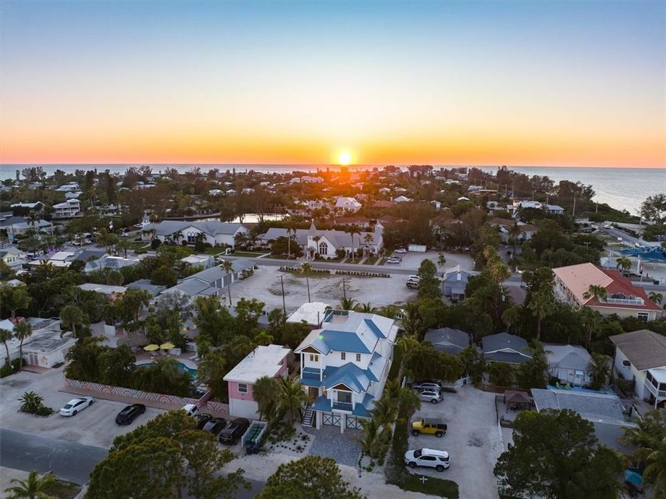 For Sale: $4,050,000 (6 beds, 6 baths, 3165 Square Feet)