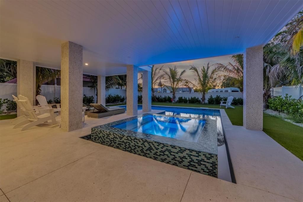 For Sale: $4,050,000 (6 beds, 6 baths, 3165 Square Feet)