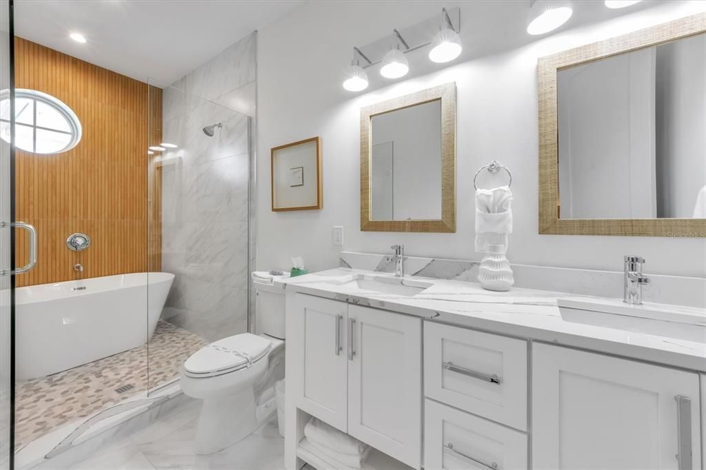 For Sale: $4,050,000 (6 beds, 6 baths, 3165 Square Feet)
