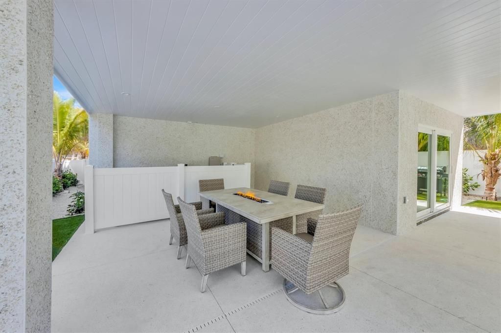 For Sale: $4,050,000 (6 beds, 6 baths, 3165 Square Feet)