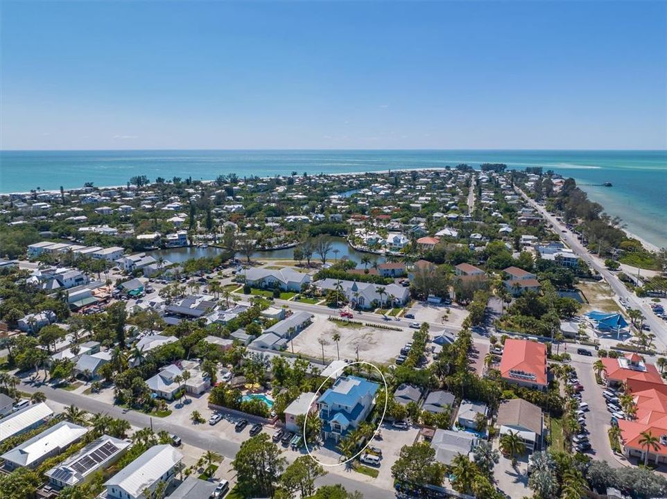 For Sale: $4,050,000 (6 beds, 6 baths, 3165 Square Feet)