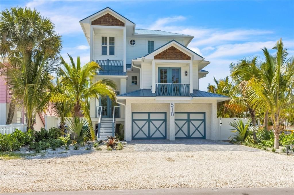 For Sale: $4,050,000 (6 beds, 6 baths, 3165 Square Feet)