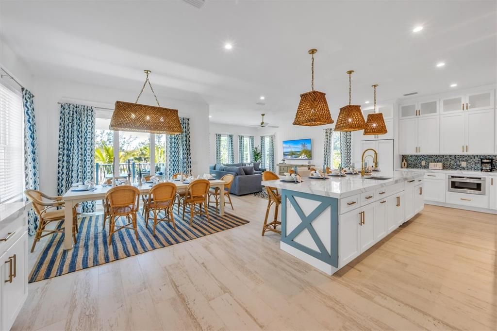 For Sale: $4,050,000 (6 beds, 6 baths, 3165 Square Feet)