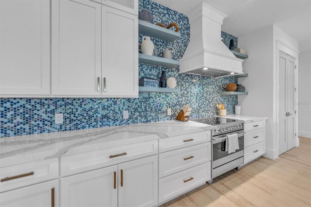 For Sale: $4,050,000 (6 beds, 6 baths, 3165 Square Feet)