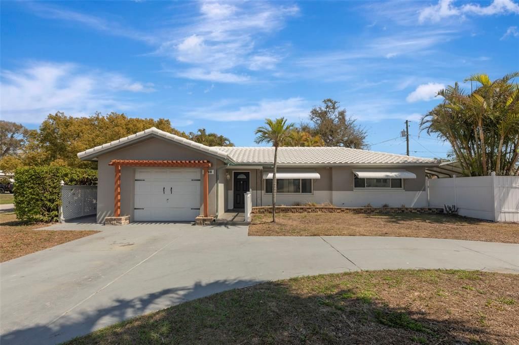 Recently Sold: $324,900 (2 beds, 2 baths, 1100 Square Feet)