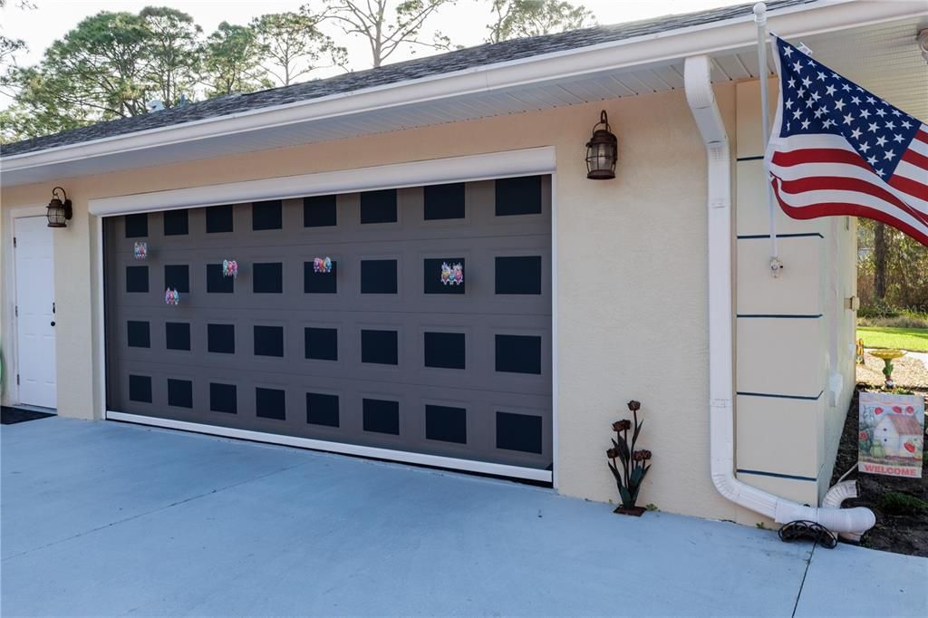 Под контрактом: $599,000 (4 спален, 2 ванн, 2208 Квадратных фут)