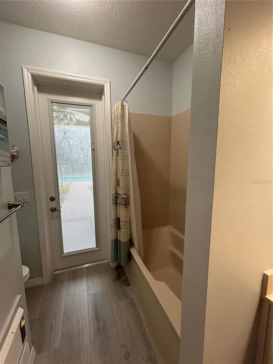 For Rent: $1,900 (3 beds, 1 baths, 1780 Square Feet)