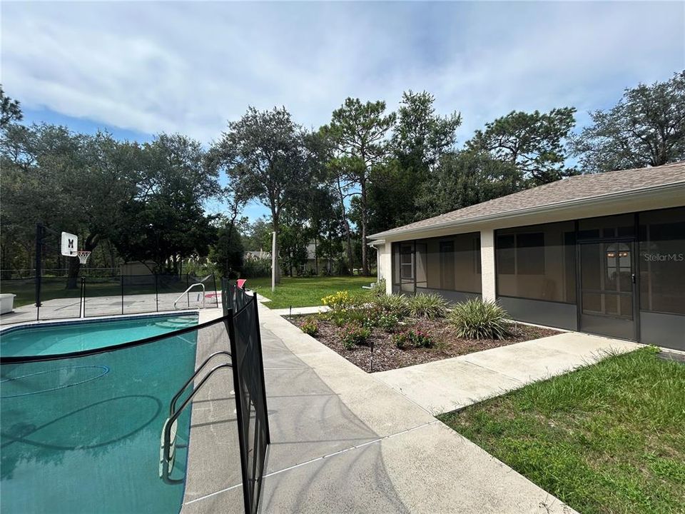 For Rent: $1,900 (3 beds, 1 baths, 1780 Square Feet)
