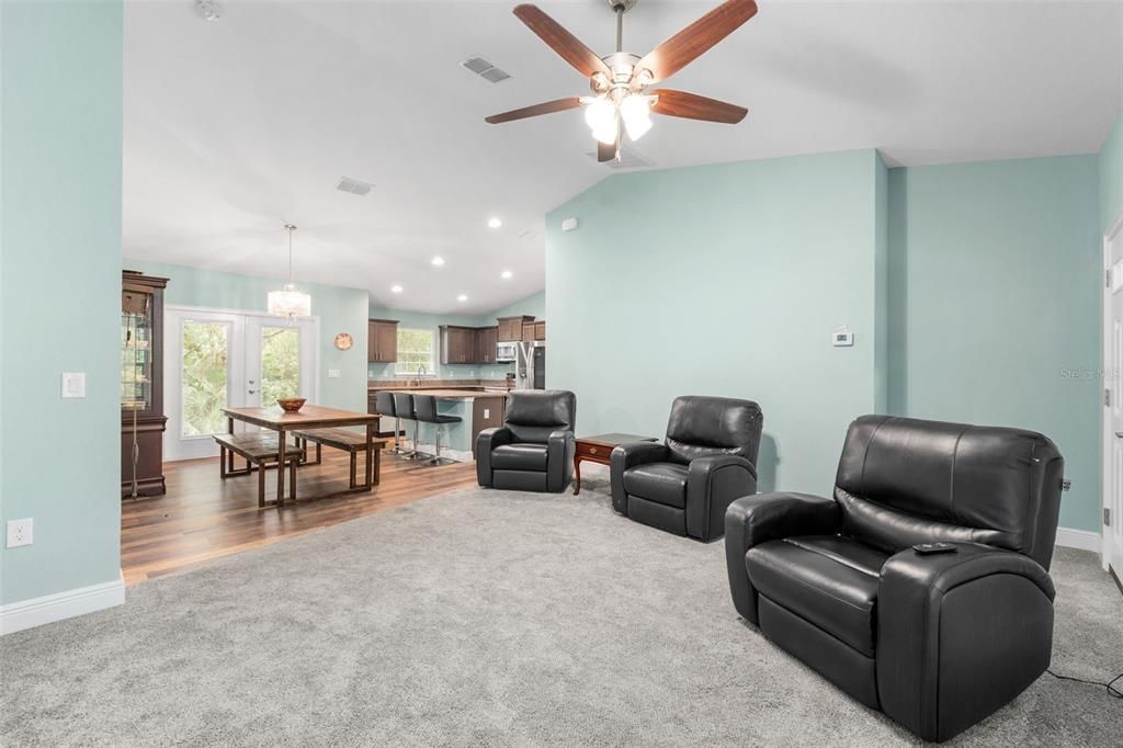 For Sale: $389,000 (3 beds, 2 baths, 1491 Square Feet)