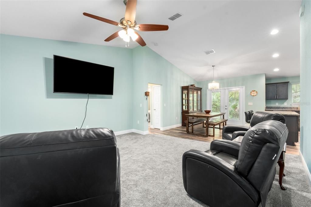 For Sale: $389,000 (3 beds, 2 baths, 1491 Square Feet)