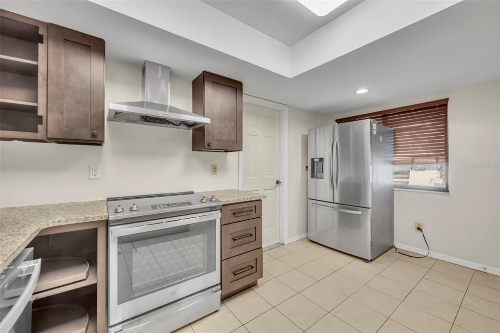 В аренду: $1,895 (3 спален, 2 ванн, 1241 Квадратных фут)