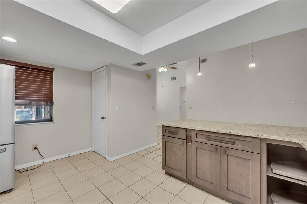 В аренду: $1,895 (3 спален, 2 ванн, 1241 Квадратных фут)