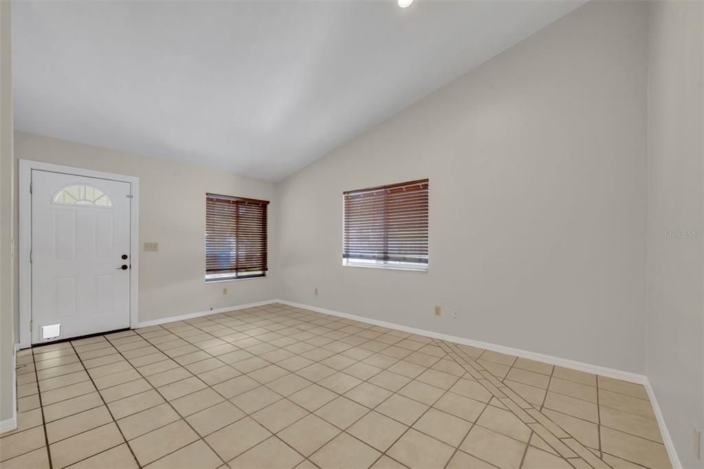 В аренду: $1,895 (3 спален, 2 ванн, 1241 Квадратных фут)