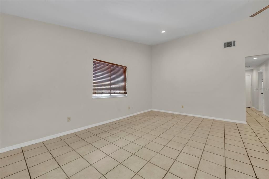 В аренду: $1,895 (3 спален, 2 ванн, 1241 Квадратных фут)