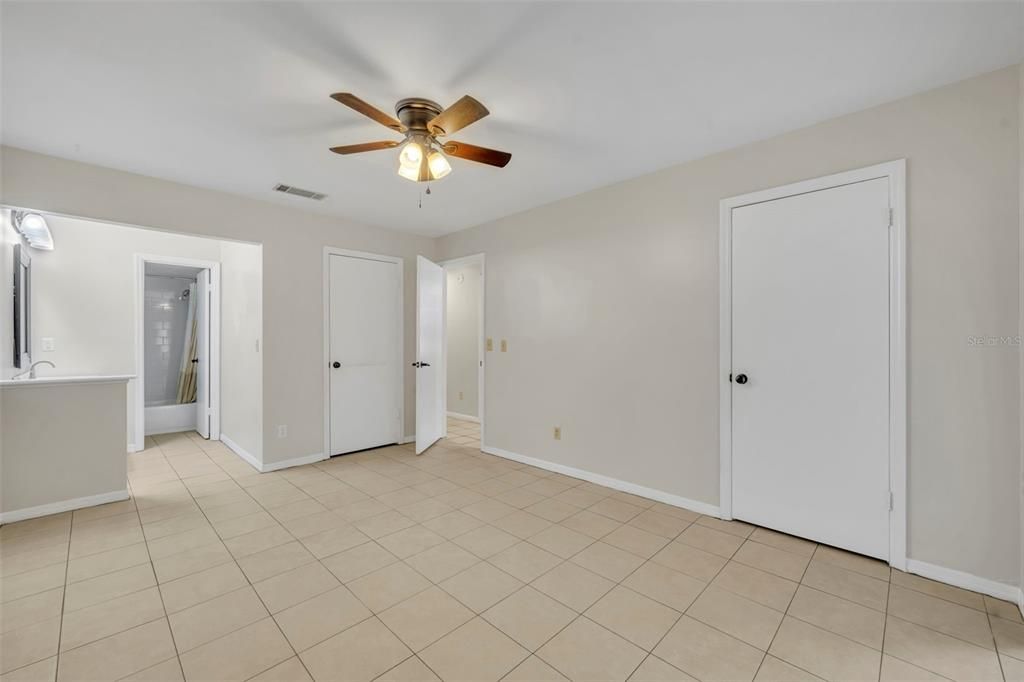 В аренду: $1,895 (3 спален, 2 ванн, 1241 Квадратных фут)