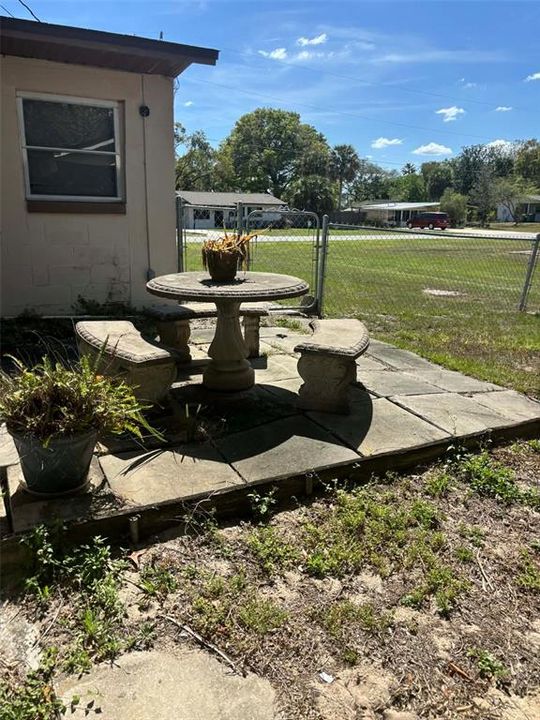 Activo con contrato: $225,000 (4 camas, 2 baños, 1584 Pies cuadrados)