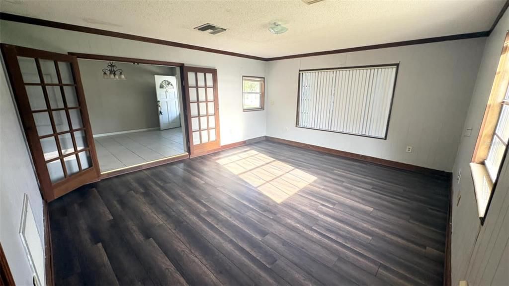 Activo con contrato: $225,000 (4 camas, 2 baños, 1584 Pies cuadrados)