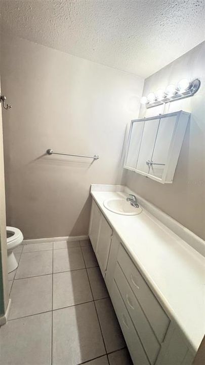 Activo con contrato: $225,000 (4 camas, 2 baños, 1584 Pies cuadrados)
