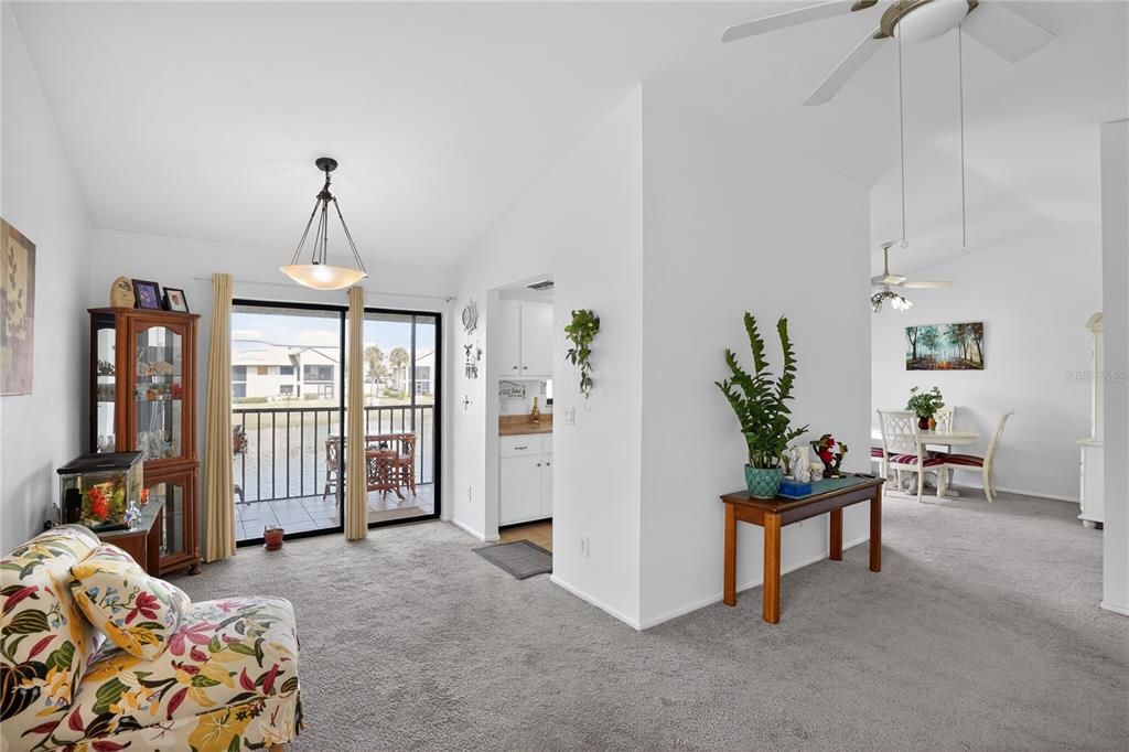 En Venta: $224,900 (2 camas, 2 baños, 1043 Pies cuadrados)
