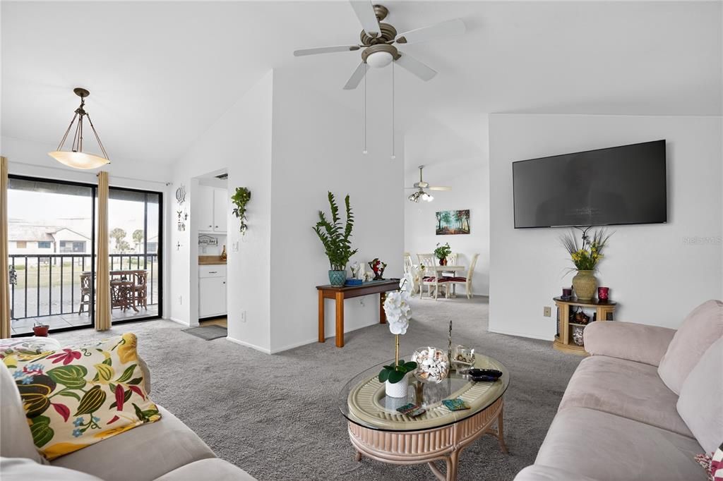 En Venta: $224,900 (2 camas, 2 baños, 1043 Pies cuadrados)