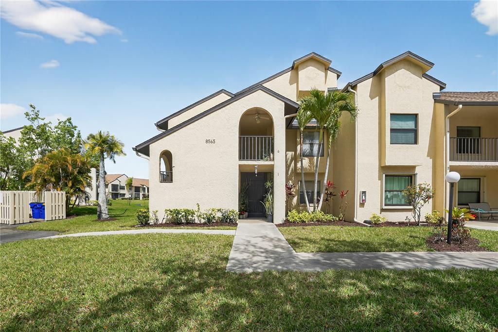 En Venta: $224,900 (2 camas, 2 baños, 1043 Pies cuadrados)