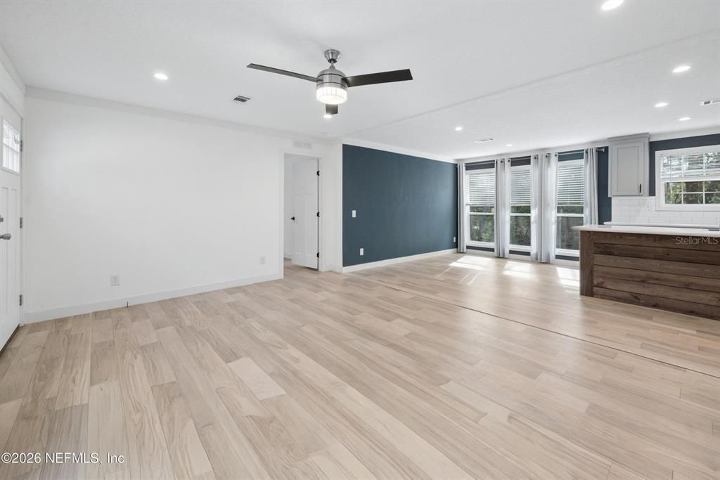 En Venta: $299,900 (3 camas, 2 baños, 1560 Pies cuadrados)