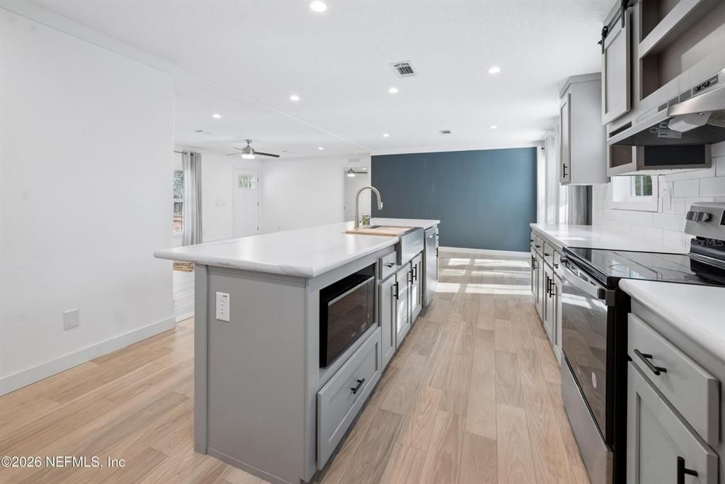En Venta: $299,900 (3 camas, 2 baños, 1560 Pies cuadrados)