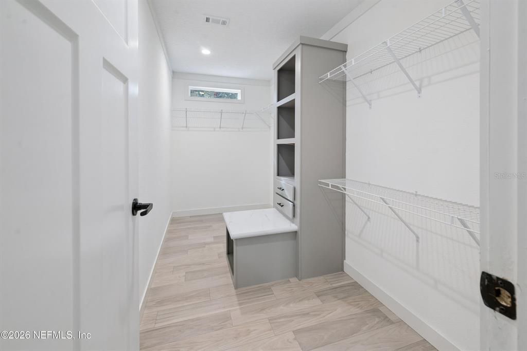 En Venta: $299,900 (3 camas, 2 baños, 1560 Pies cuadrados)