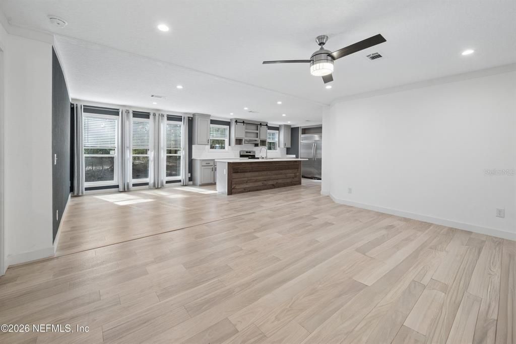 En Venta: $299,900 (3 camas, 2 baños, 1560 Pies cuadrados)