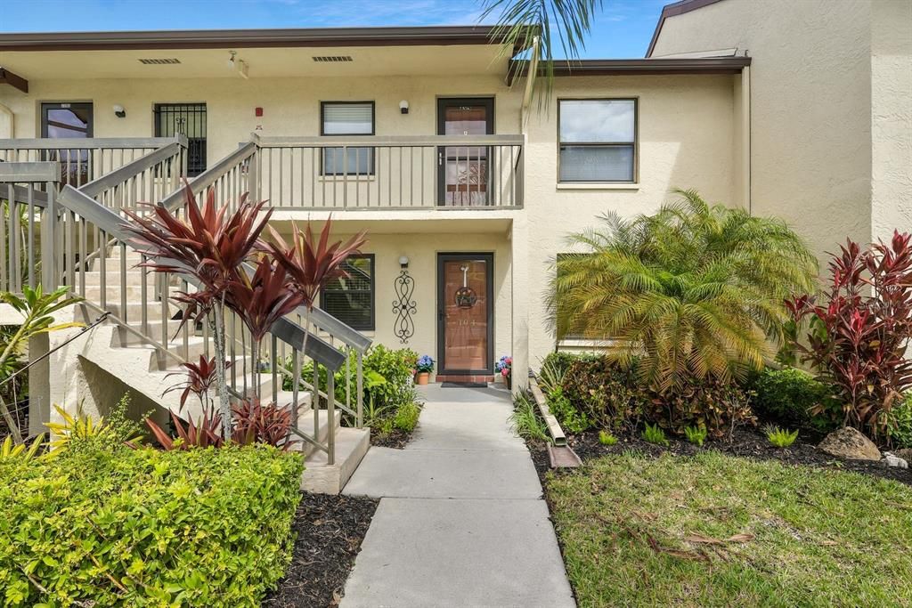 Recently Sold: $209,900 (2 beds, 2 baths, 902 Square Feet)