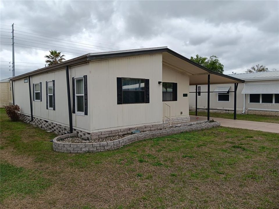 For Sale: $98,600 (2 beds, 2 baths, 972 Square Feet)