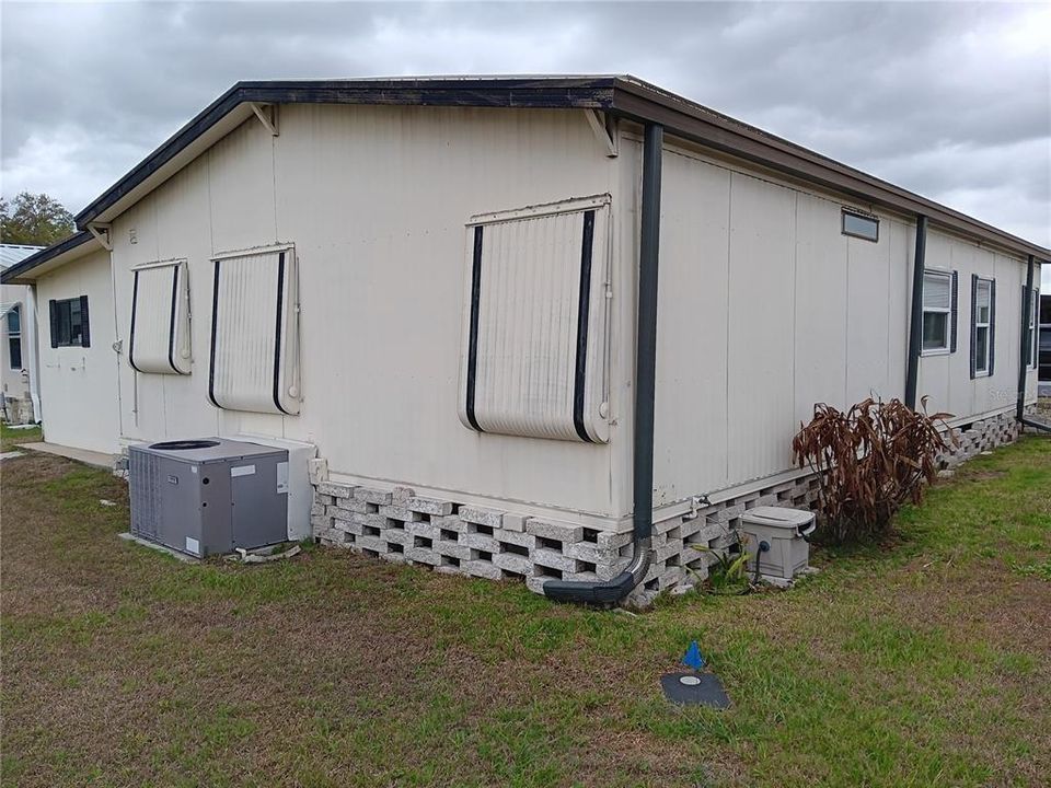 For Sale: $98,600 (2 beds, 2 baths, 972 Square Feet)