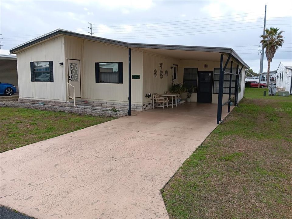 For Sale: $98,600 (2 beds, 2 baths, 972 Square Feet)