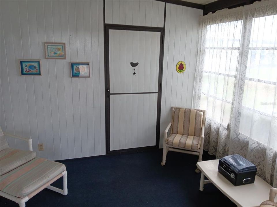 For Sale: $98,600 (2 beds, 2 baths, 972 Square Feet)